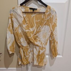 HARVE BERNARD Women's mustard & cream floral 3/4 sleeve peplum wrap top, SMALL.